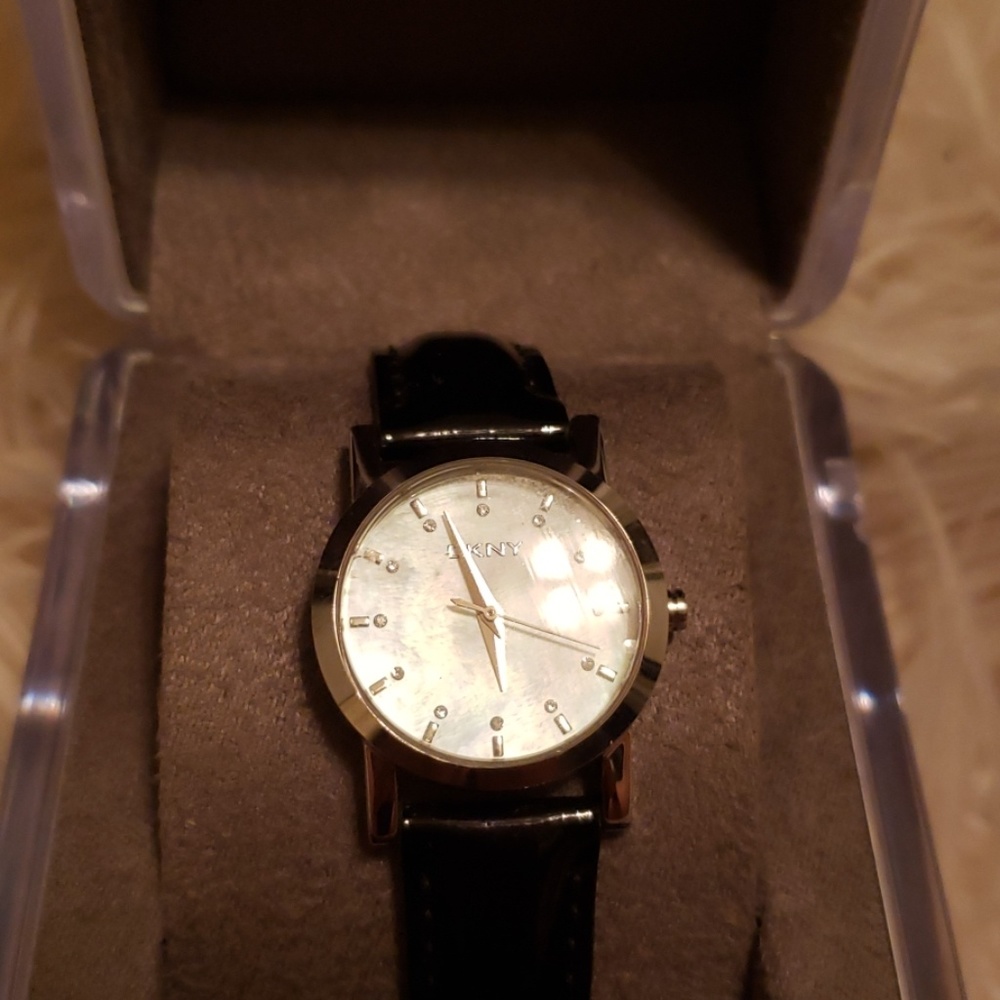 Ladies Designer Watch - Picture 1 of 3